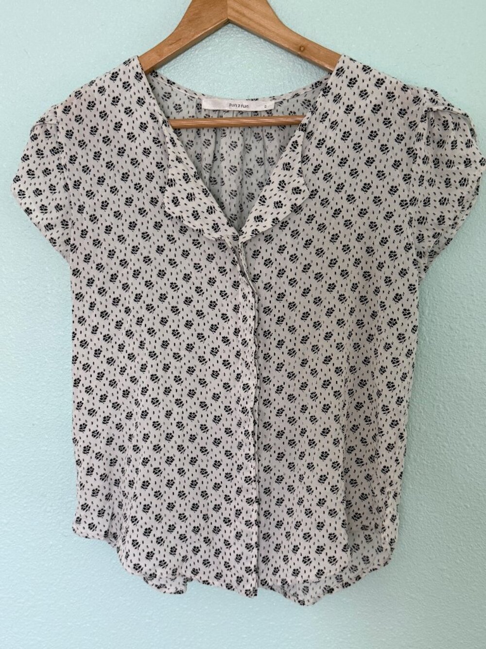 Fun 2 Fun Short Sleeve Blouse Size Small